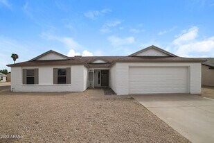 8115 W Krall St in Glendale, AZ - Building Photo