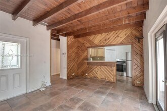 1550 NE 128th St in North Miami, FL - Building Photo - Building Photo