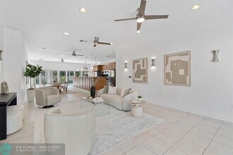 750 NW 37th St in Oakland Park, FL - Building Photo - Building Photo