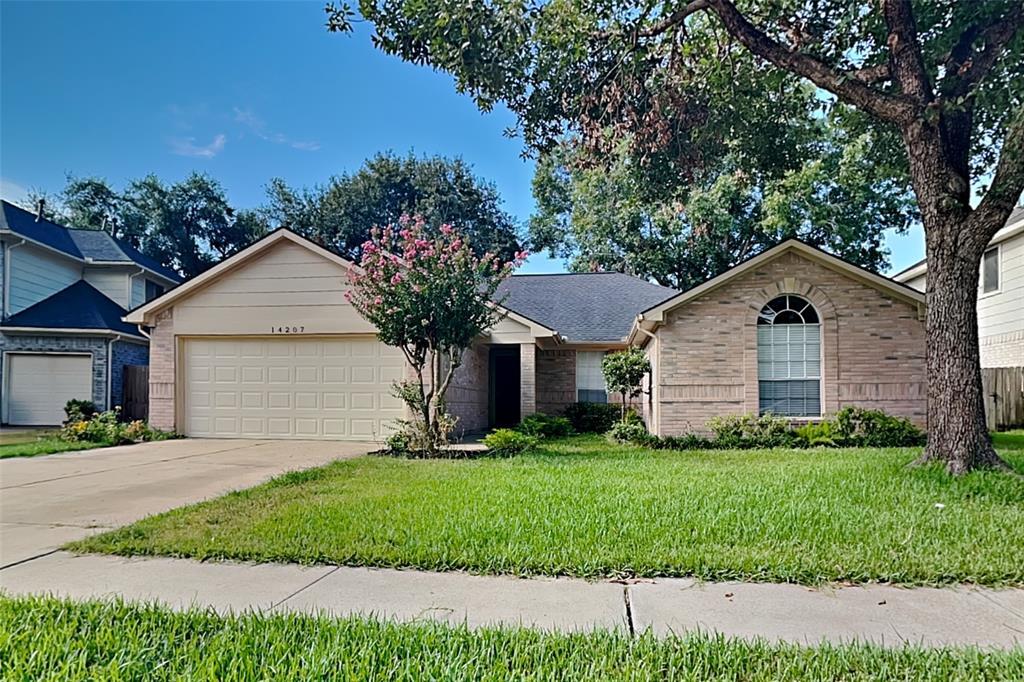 14207 Cypress Crest Dr in Cypress, TX - Building Photo