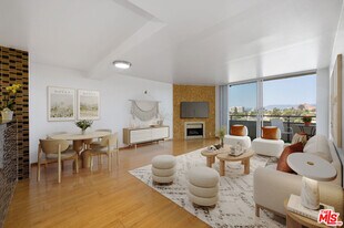 10535 Wilshire Blvd in Los Angeles, CA - Building Photo