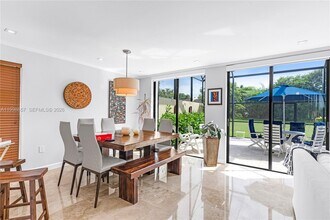 10137 Costa Del Sol Blvd in Doral, FL - Building Photo - Building Photo