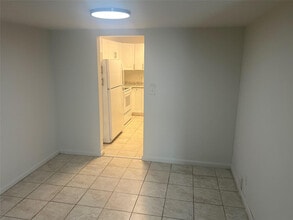 6548 SW 41st St in Davie, FL - Building Photo - Building Photo