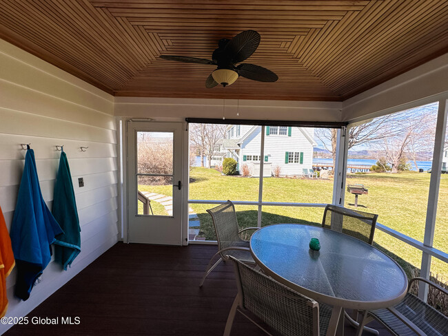 12 Seneca Dr in Queensbury, NY - Foto de edificio - Building Photo