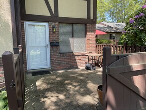 158 Cambridge Dr, Unit #158 in Port Jefferson Station, NY - Building Photo - Building Photo