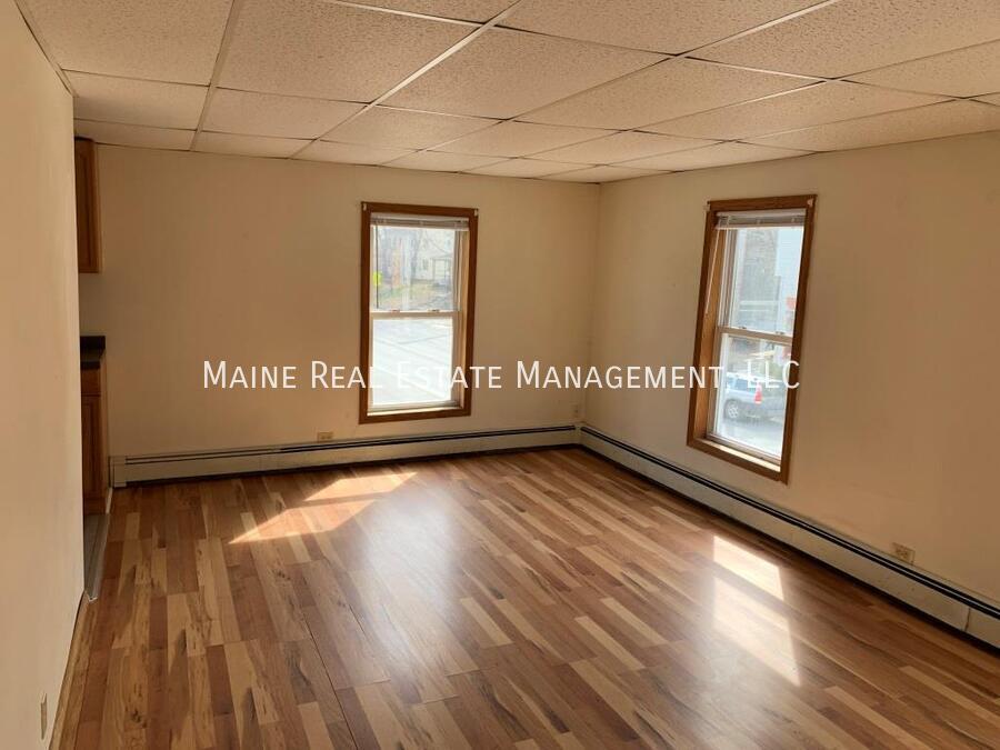104 Main St in Winterport, ME - Building Photo