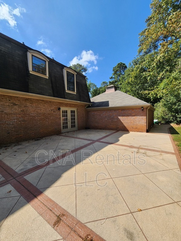 property at 1176 Hampton Hall Dr NE