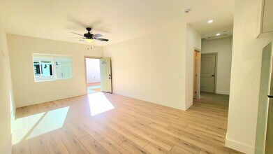 1271 S Dandelion St, Unit 1 in Pahrump, NV - Building Photo - Building Photo