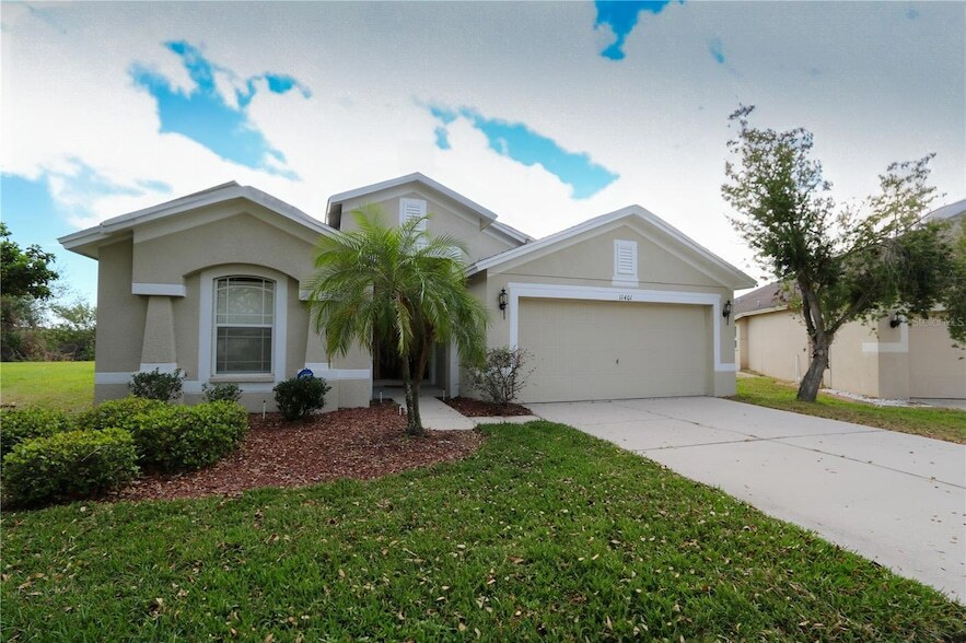 11401 Flora Springs Dr in Riverview, FL - Building Photo