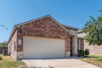 333 Stella Gold Street in Buda, TX - Foto de edificio - Building Photo