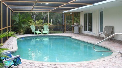 1933 Twin Dolphin Ln in Fort Lauderdale, FL - Foto de edificio - Building Photo