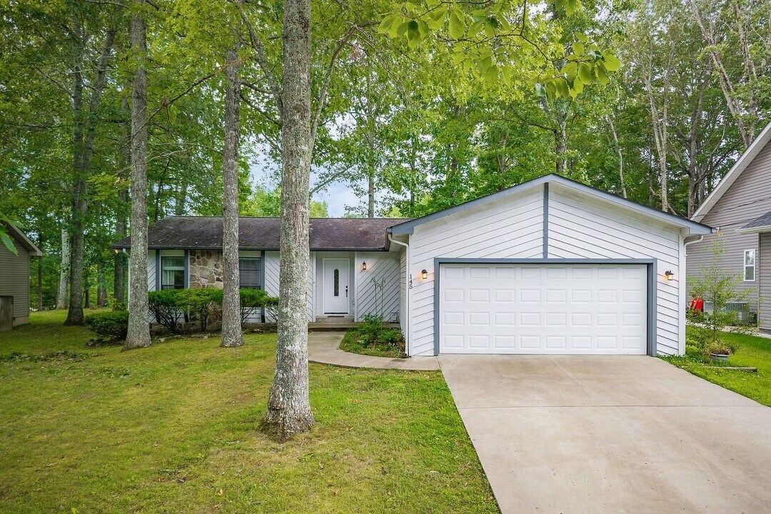 145 Anglewood Dr in Crossville, TN - Building Photo