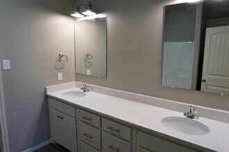 704 Hillshire Ave in Wolfforth, TX - Building Photo - Building Photo