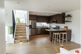 843 Mariposa Ave in Los Angeles, CA - Building Photo