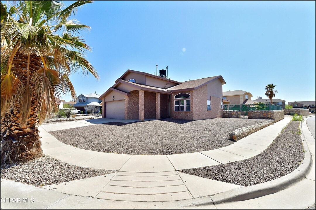 12620 Tierra India Way in El Paso, TX - Building Photo