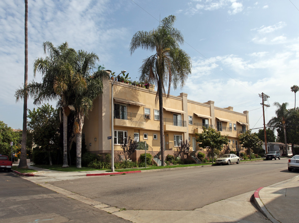 11871 Iowa Ave in Los Angeles, CA - Building Photo