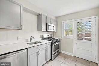 828 St Dunstans Rd in Baltimore, MD - Building Photo - Building Photo