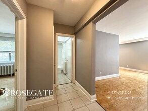 2666 Lake Shore Blvd W in Toronto, ON - Building Photo - Building Photo