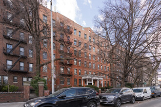 240 Ocean Pky in Brooklyn, NY - Building Photo - Building Photo