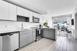 321 NE 26th St, Unit 508 in Miami, FL - Building Photo