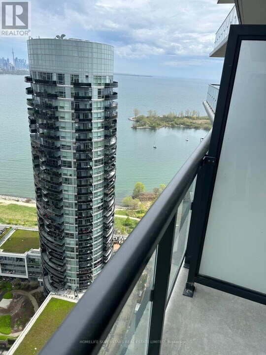 38-3338 Annie Craig Dr in Toronto, ON - Building Photo