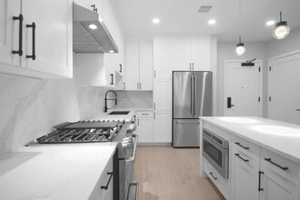 18 Artisan Dr in Salem, NH - Foto de edificio - Building Photo