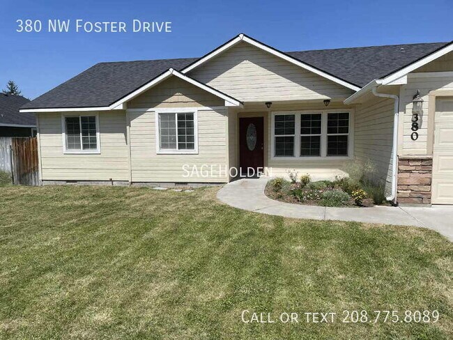 380 NW Foster Dr in Mountain Home, ID - Building Photo - Building Photo