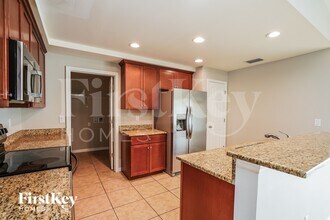 3229 NW 1st Ave in Cape Coral, FL - Foto de edificio - Building Photo