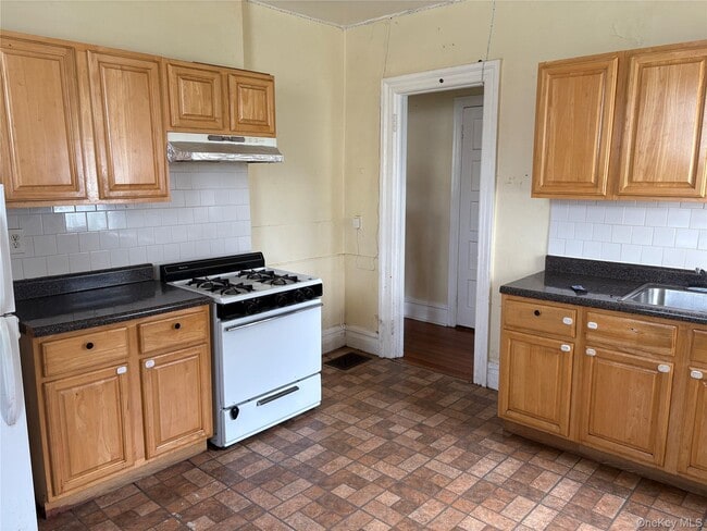 83 Washington Ave in New Rochelle, NY - Building Photo - Building Photo