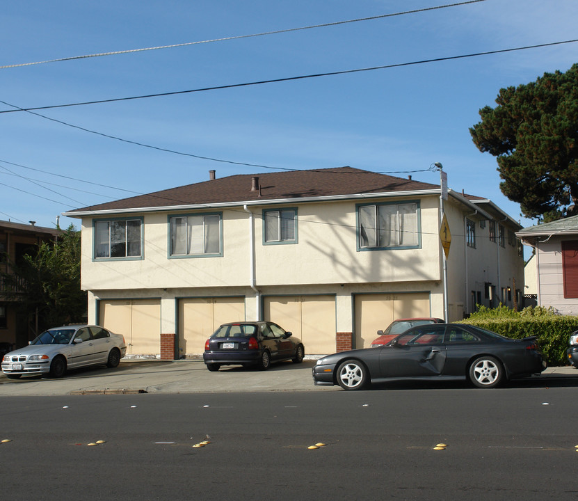 5017 Barrett Ave in Richmond, CA - Building Photo