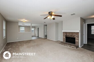 1617 Rialto Way in Justin, TX - Foto de edificio - Building Photo