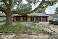 16315 Hollow Wood Dr in Houston, TX - Building Photo - Building Photo