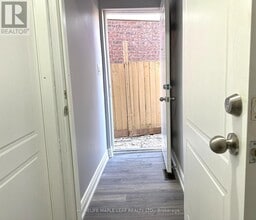 72 Four Seasons Cir in Brampton, ON - Building Photo - Building Photo