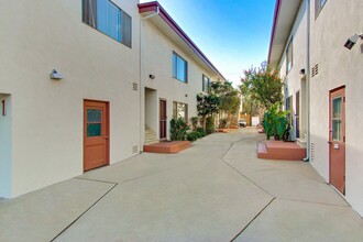 The McLaughlin Avenue Apartments in Los Angeles, CA - Building Photo - Building Photo