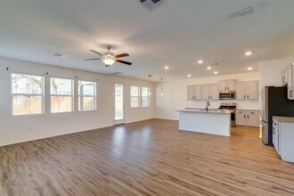 1107 Diggy Dr in Austin, TX - Building Photo - Building Photo