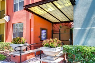 2410 W Azeele St in Tampa, FL - Building Photo