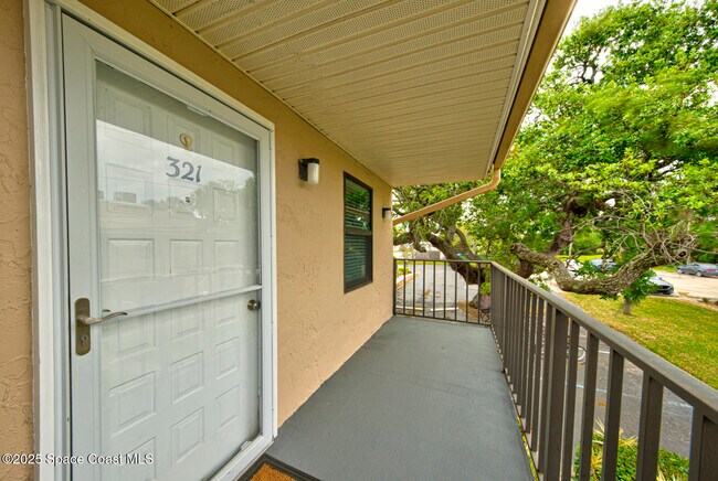 201 International Dr in Cape Canaveral, FL - Foto de edificio - Building Photo