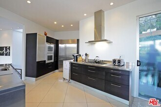 6767 Whitley Terrace in Los Angeles, CA - Building Photo - Building Photo