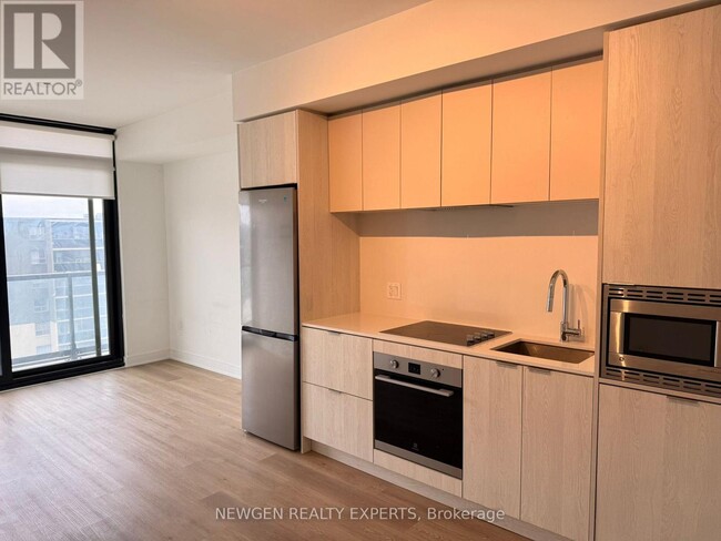 86 Dundas St E in Mississauga, ON - Building Photo - Building Photo