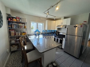 9 Arlington St, Unit 9 Arlington #2 in Somerville, MA - Building Photo - Building Photo