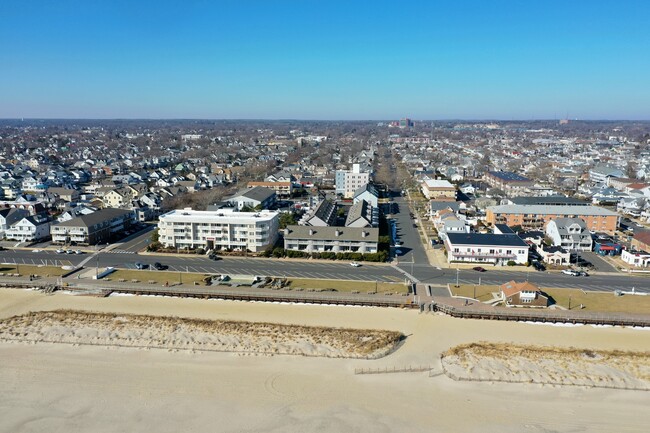 621 Ocean Ave in Bradley Beach, NJ - Foto de edificio - Building Photo