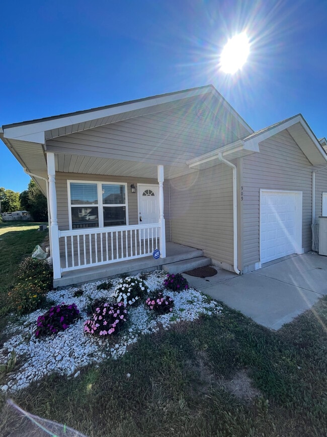 property at 909 Jackalope Ct