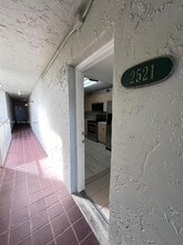 10000 NW 80th Ct in Hialeah Gardens, FL - Building Photo - Building Photo