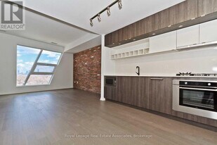 138 St Helens Ave in Toronto, ON - Building Photo