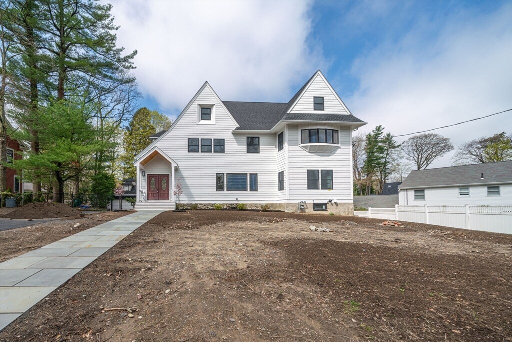 653 Chestnut St in Newton, MA - Building Photo