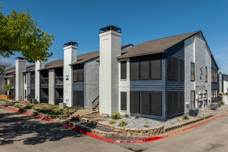 The Bentley in Dallas, TX - Building Photo - Building Photo