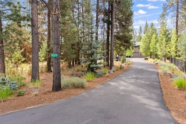 15120 Yellow Pine Lp in Bend, OR - Building Photo - Building Photo