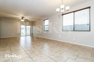 14760 W Surrey Dr in Surprise, AZ - Foto de edificio - Building Photo