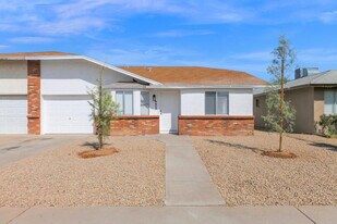6825 N 81st Ln in Glendale, AZ - Building Photo
