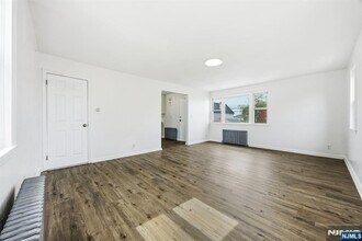 826 7th St in Secaucus, NJ - Foto de edificio - Building Photo